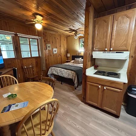 Mountain Lake Cottages ヘンダーソンビル エクステリア 写真