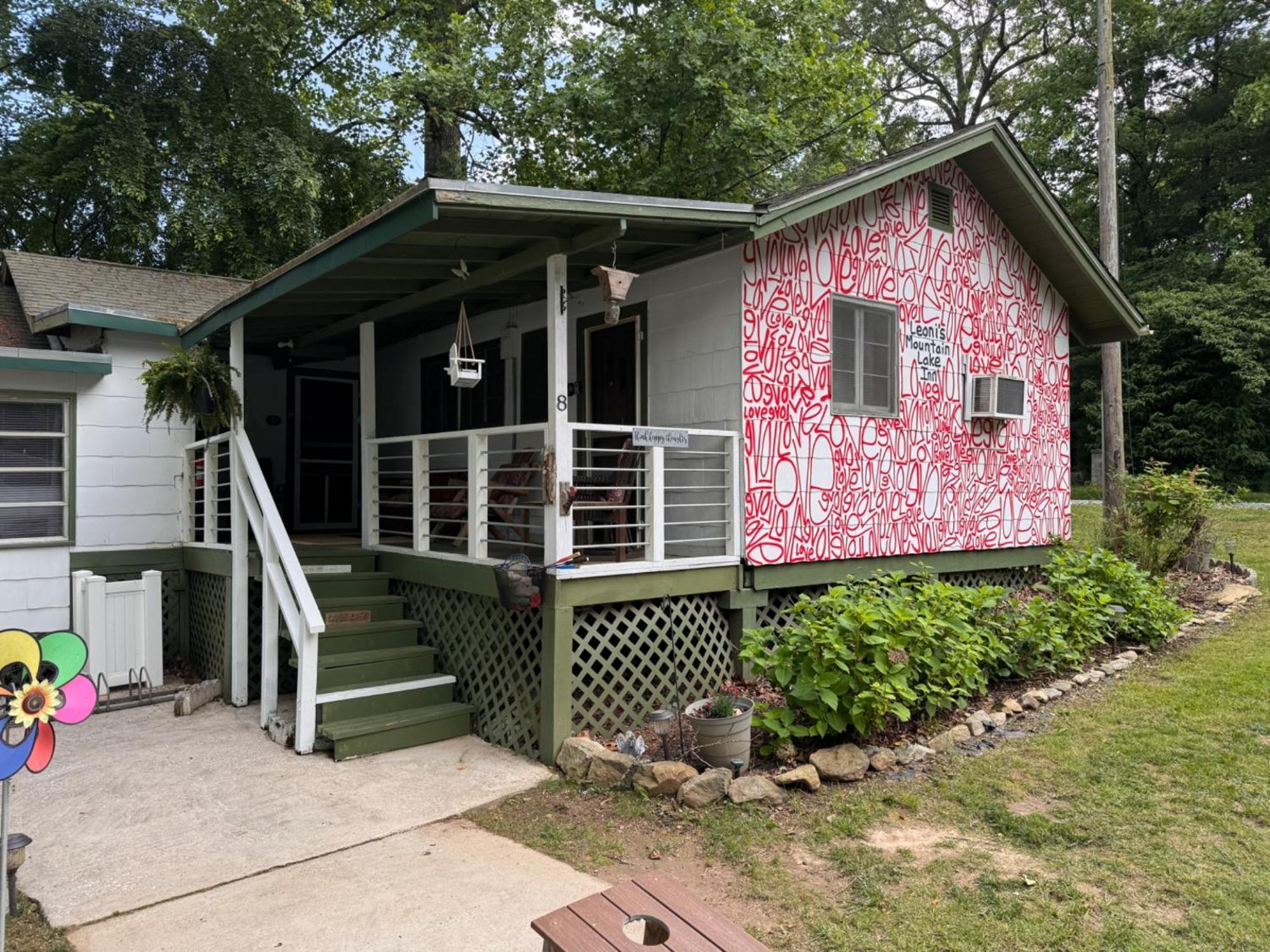 Mountain Lake Cottages ヘンダーソンビル エクステリア 写真