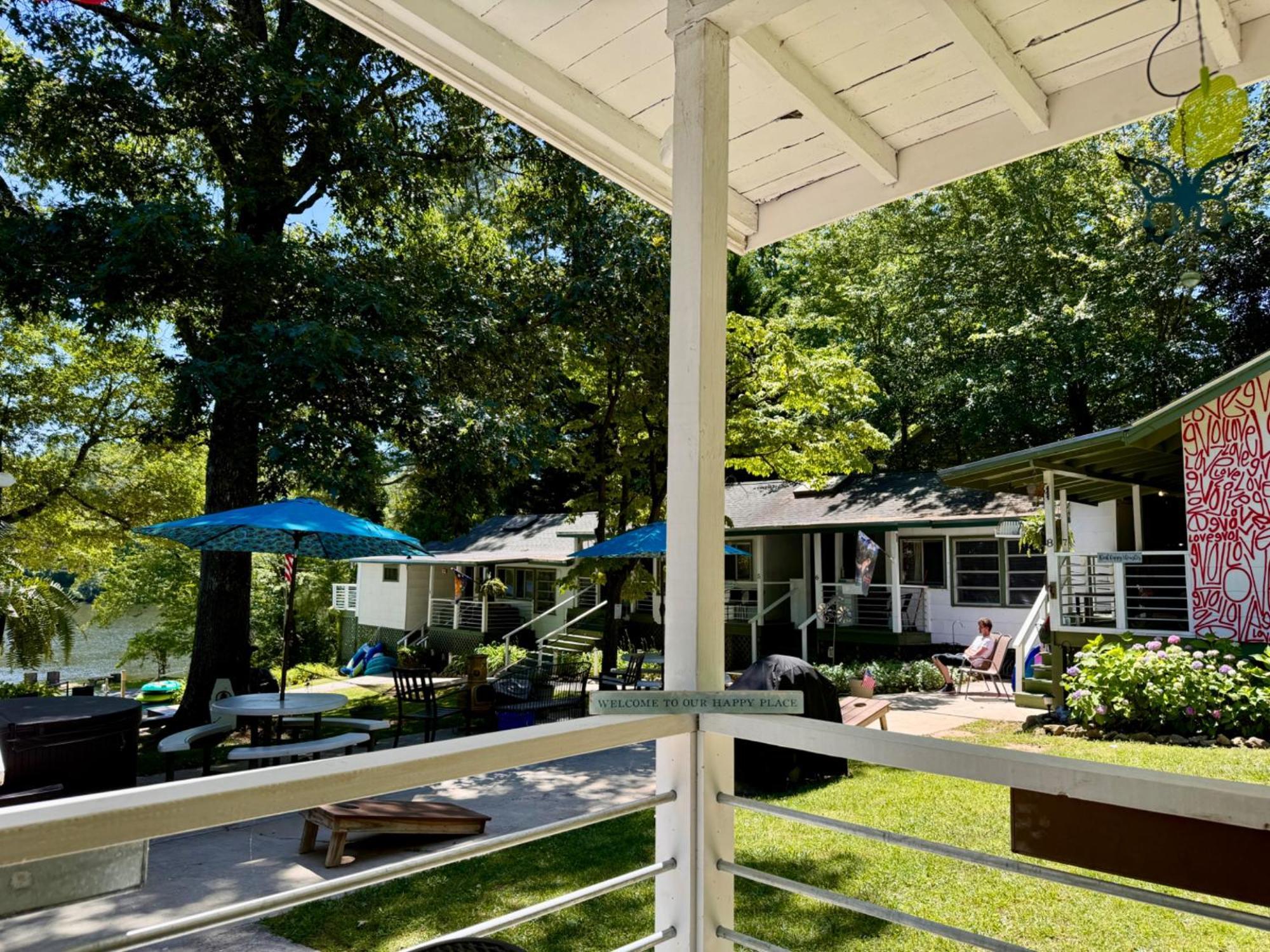 Mountain Lake Cottages ヘンダーソンビル エクステリア 写真