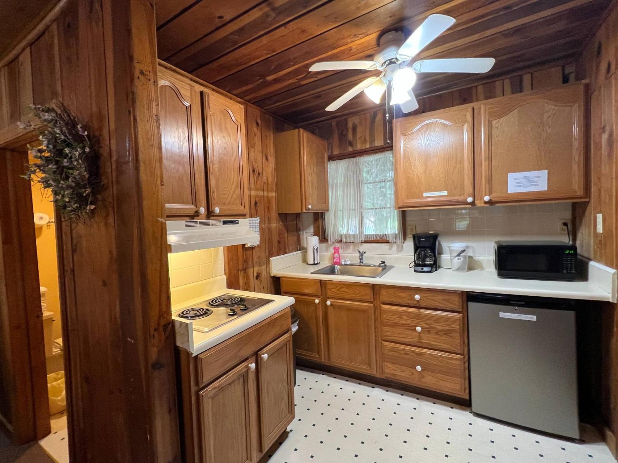 Mountain Lake Cottages ヘンダーソンビル エクステリア 写真