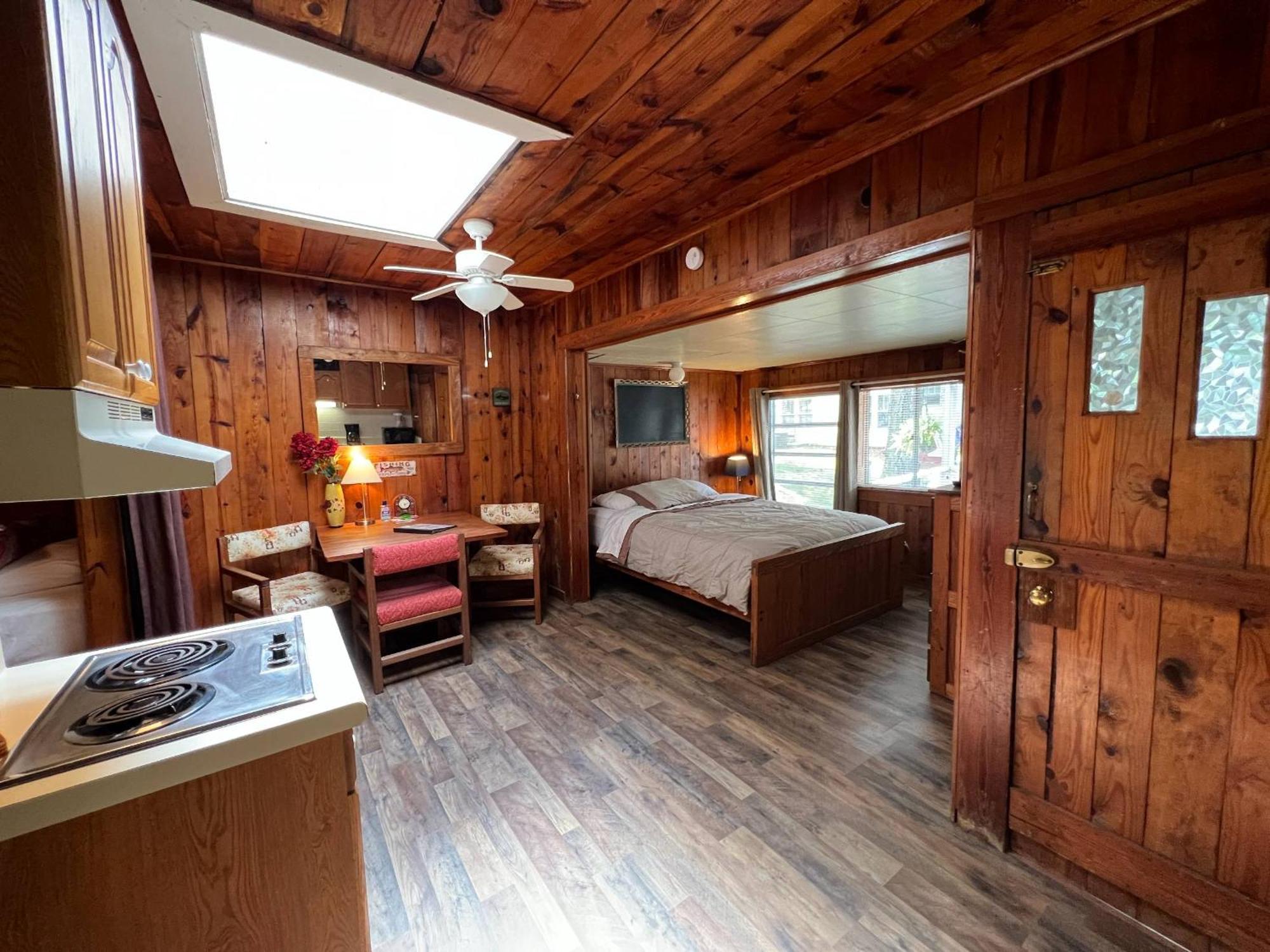 Mountain Lake Cottages ヘンダーソンビル エクステリア 写真