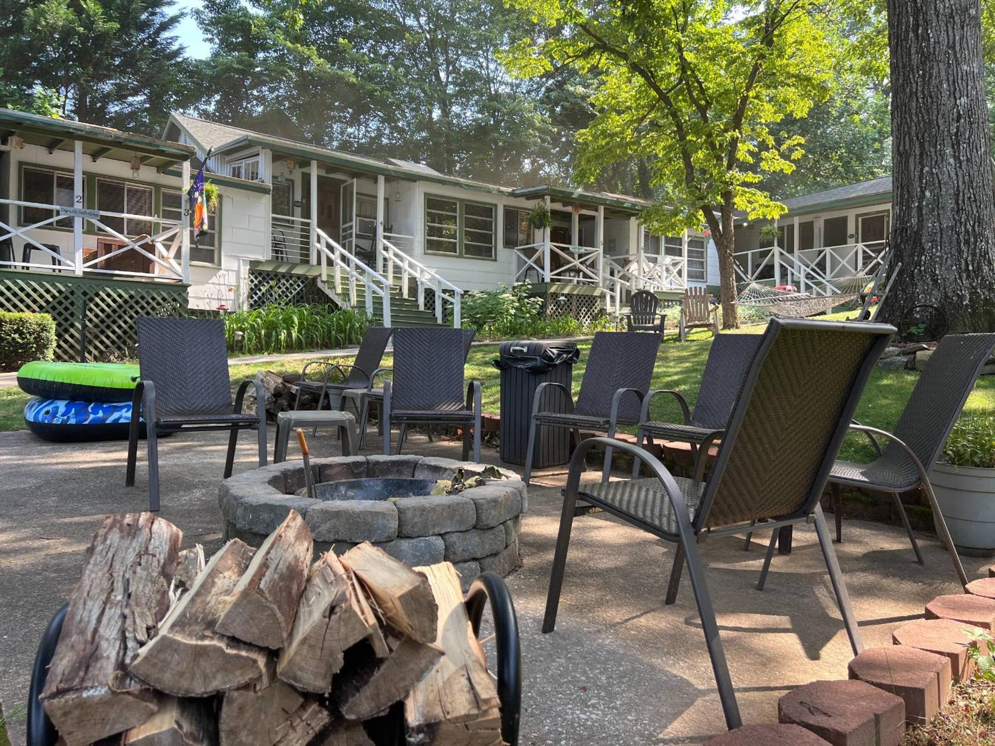 Mountain Lake Cottages ヘンダーソンビル エクステリア 写真