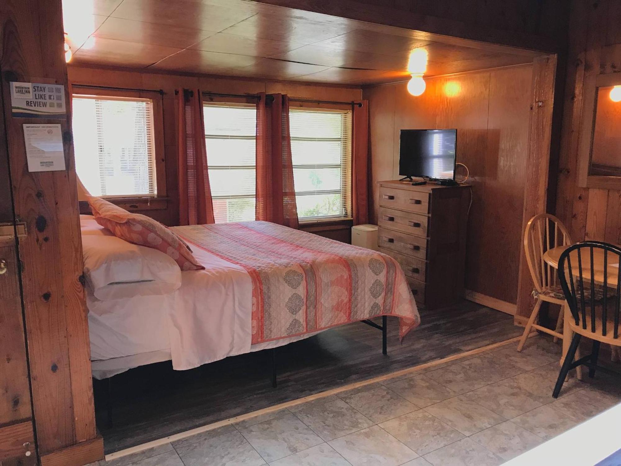Mountain Lake Cottages ヘンダーソンビル エクステリア 写真