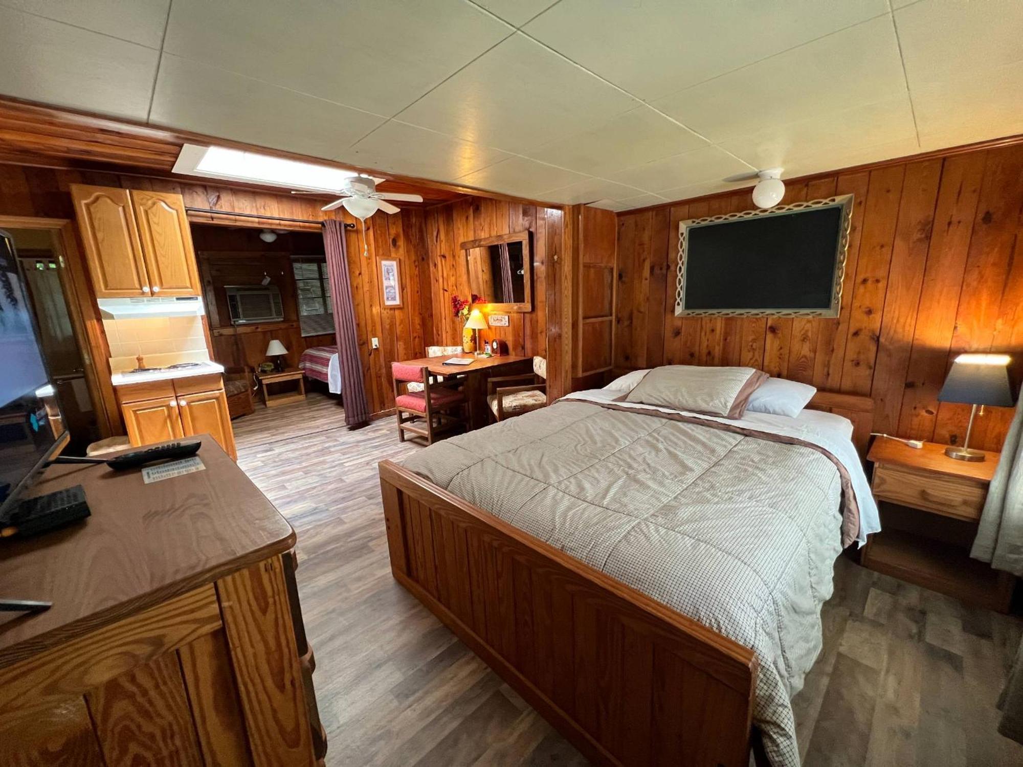 Mountain Lake Cottages ヘンダーソンビル エクステリア 写真