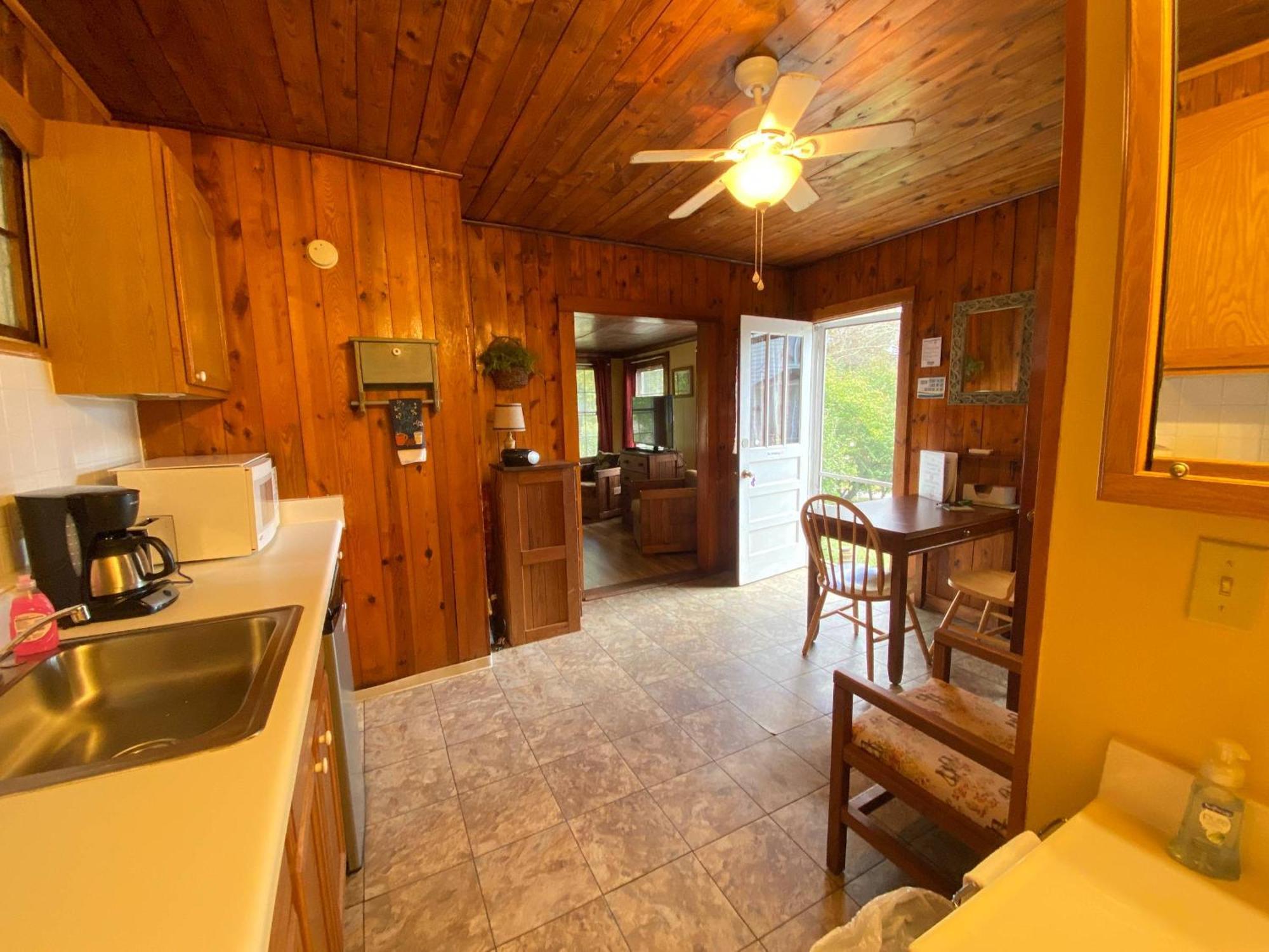 Mountain Lake Cottages ヘンダーソンビル エクステリア 写真