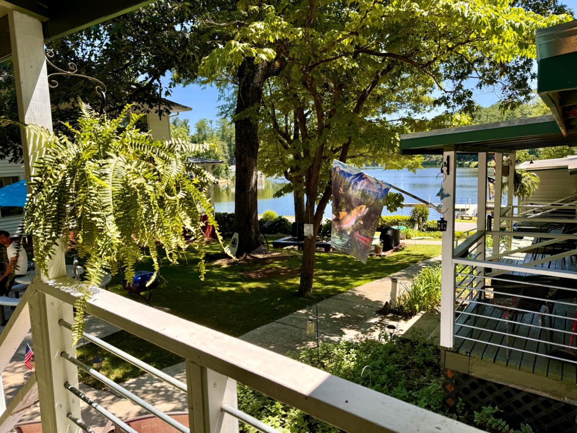Mountain Lake Cottages ヘンダーソンビル エクステリア 写真