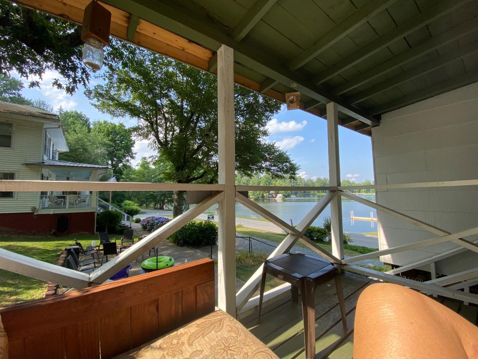 Mountain Lake Cottages ヘンダーソンビル エクステリア 写真