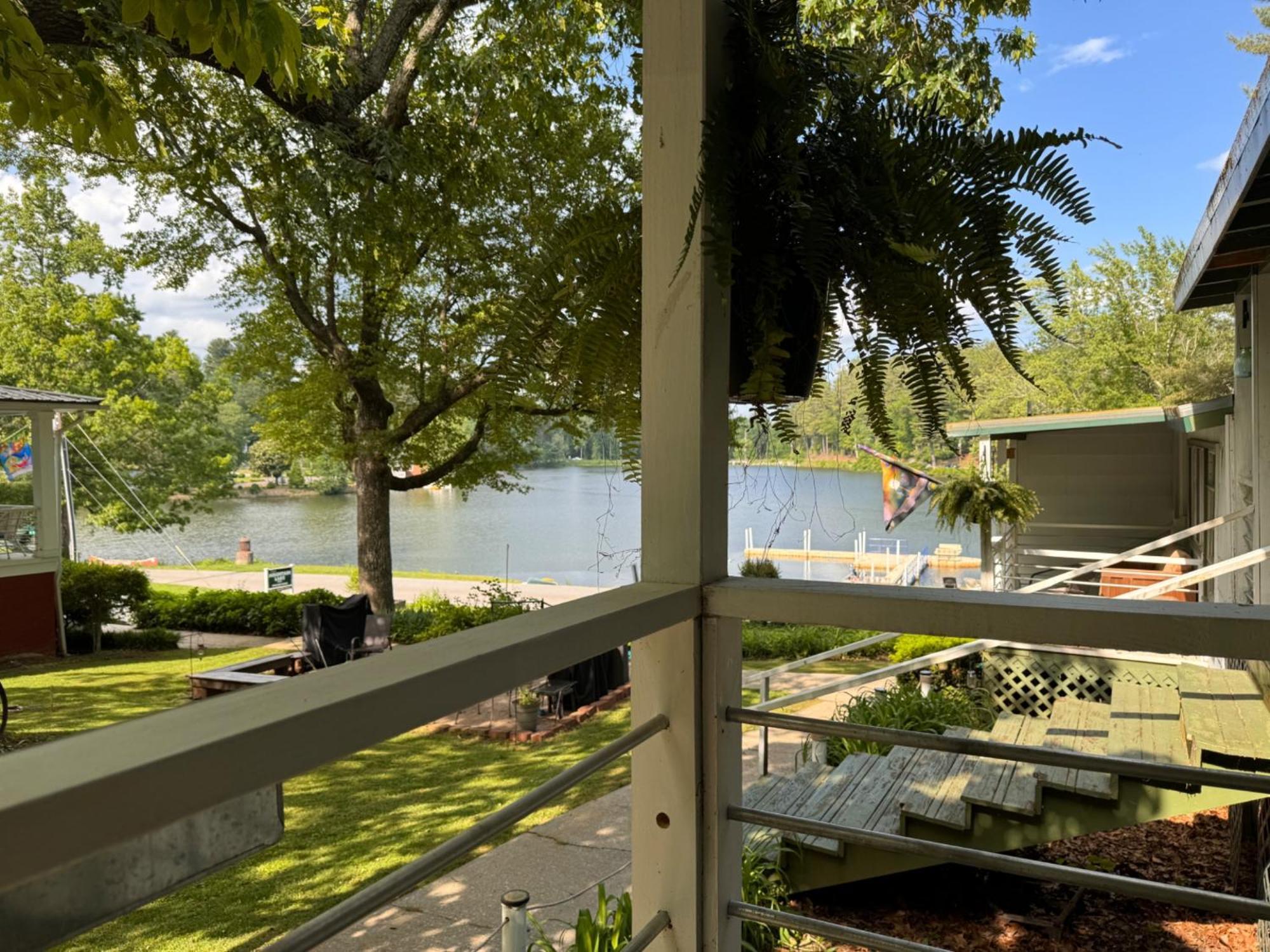 Mountain Lake Cottages ヘンダーソンビル エクステリア 写真