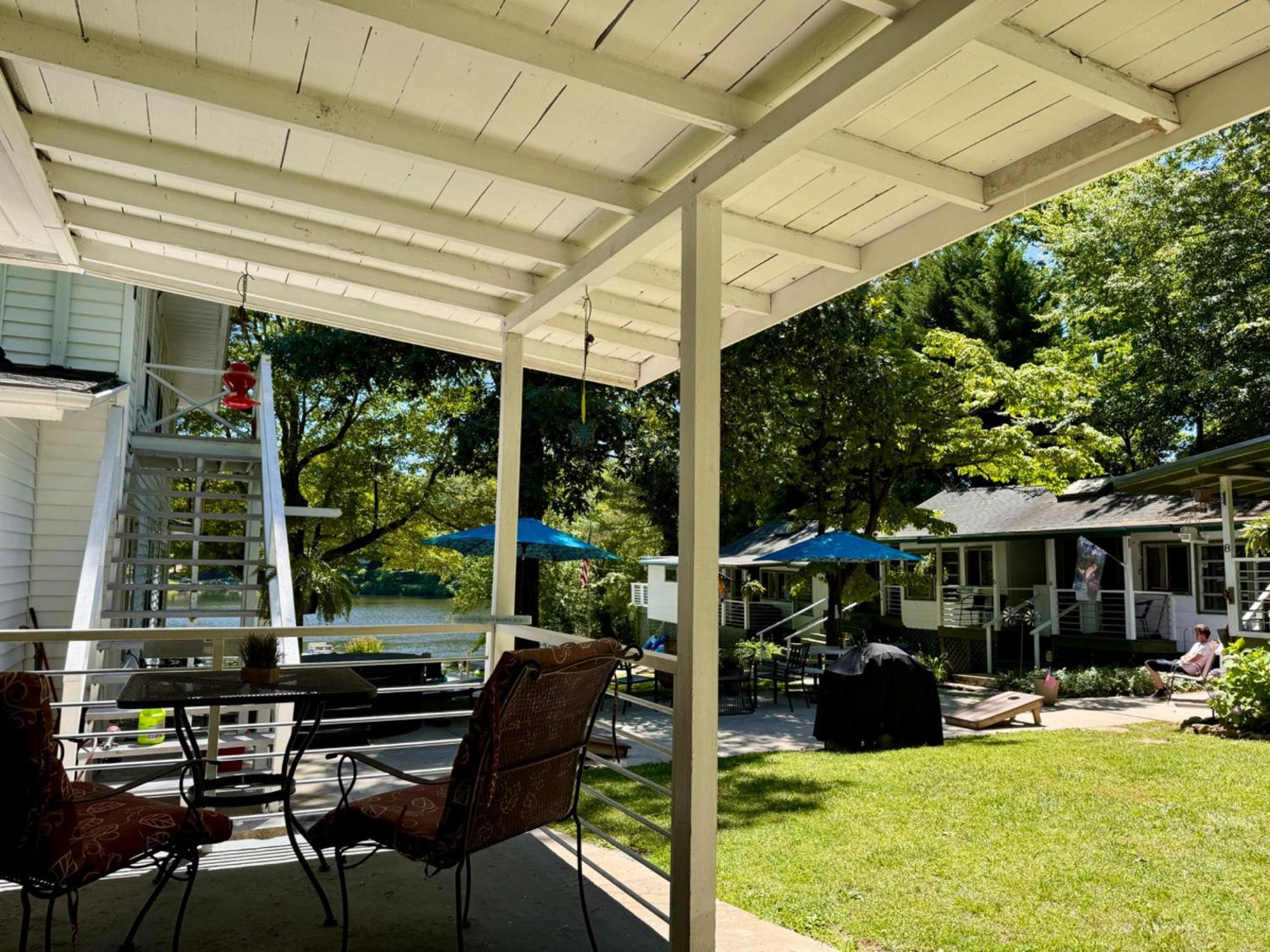 Mountain Lake Cottages ヘンダーソンビル エクステリア 写真