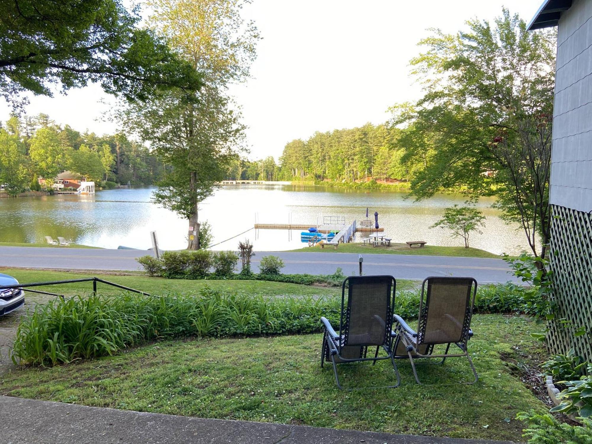 Mountain Lake Cottages ヘンダーソンビル エクステリア 写真