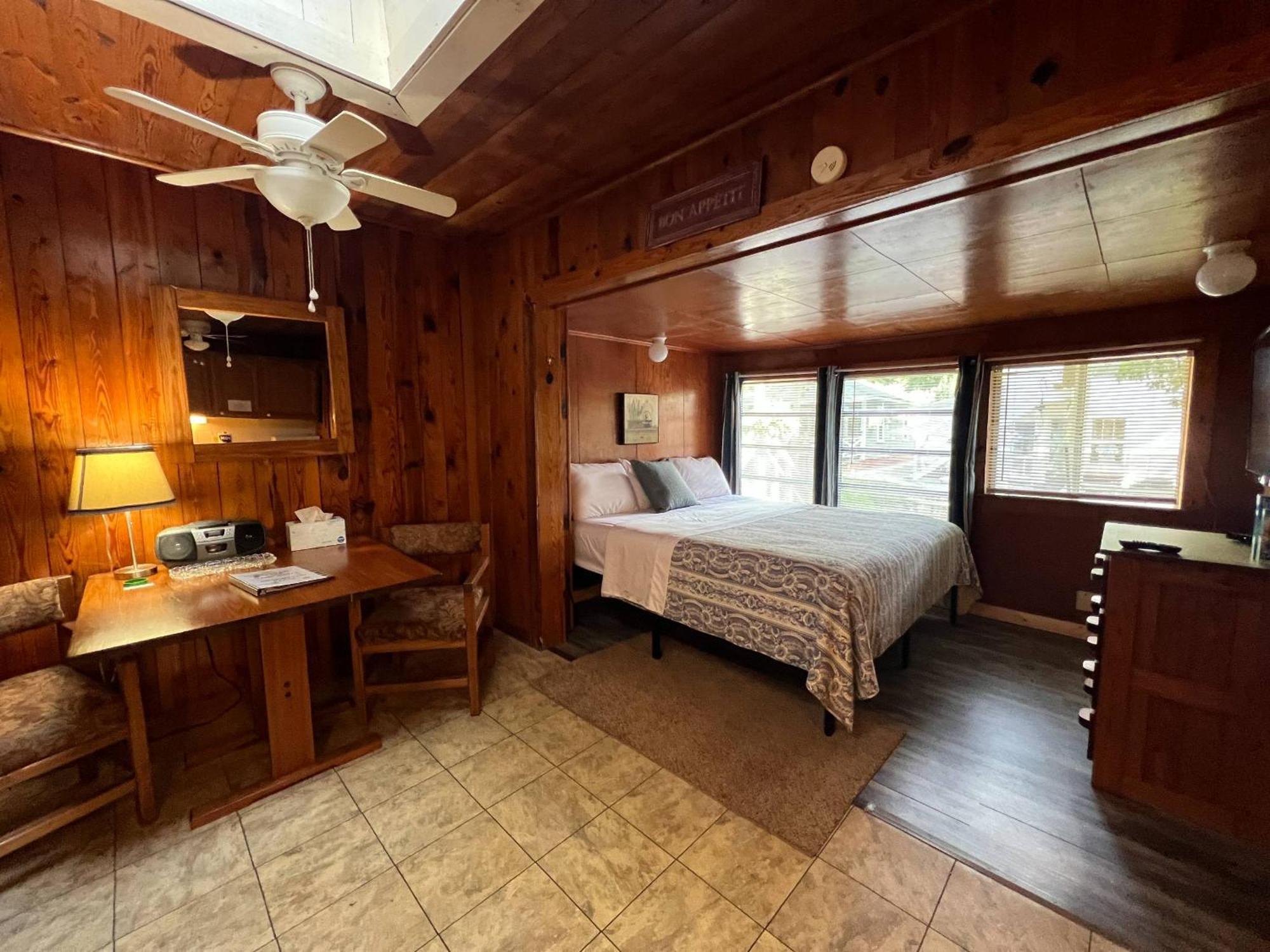 Mountain Lake Cottages ヘンダーソンビル エクステリア 写真