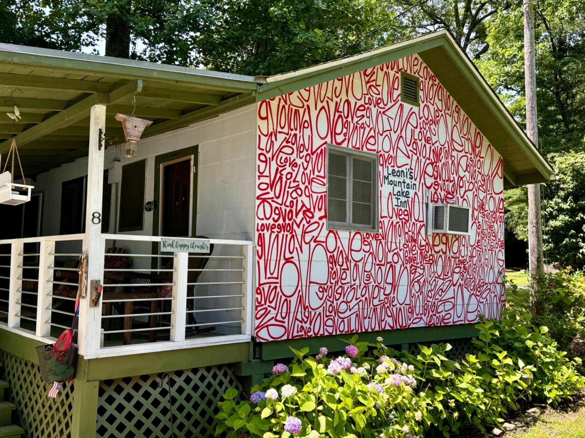 Mountain Lake Cottages ヘンダーソンビル エクステリア 写真
