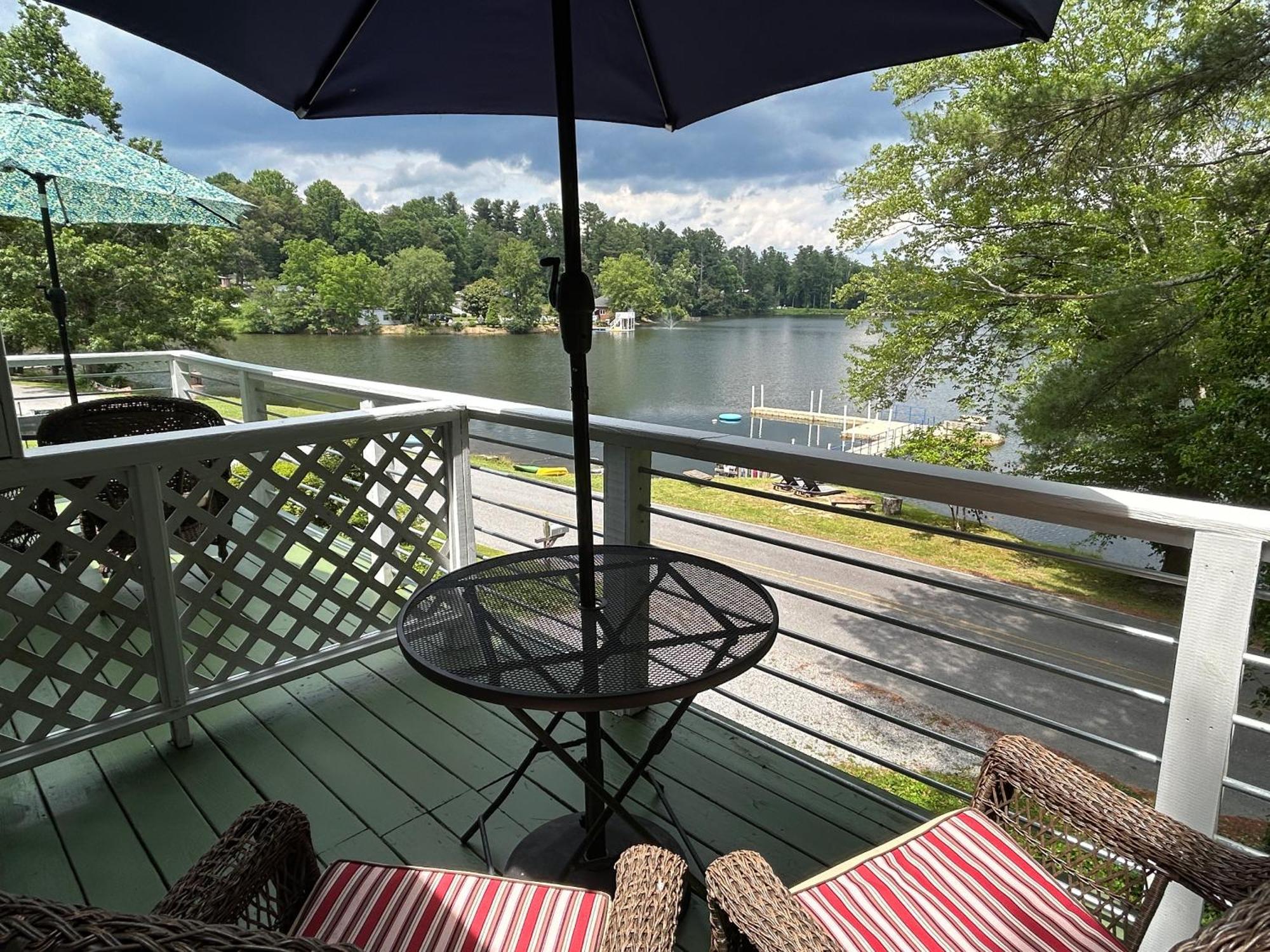 Mountain Lake Cottages ヘンダーソンビル エクステリア 写真