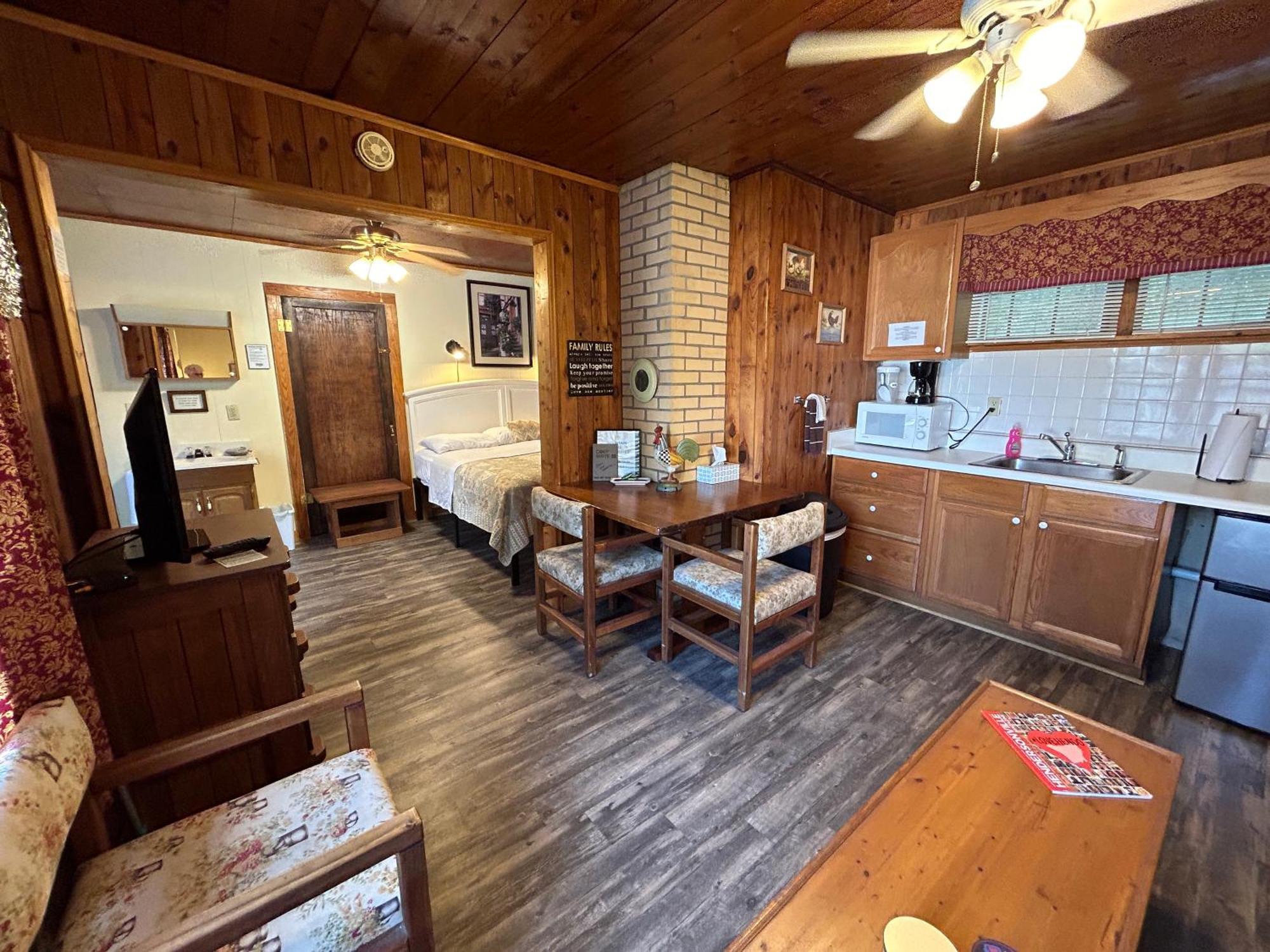 Mountain Lake Cottages ヘンダーソンビル エクステリア 写真