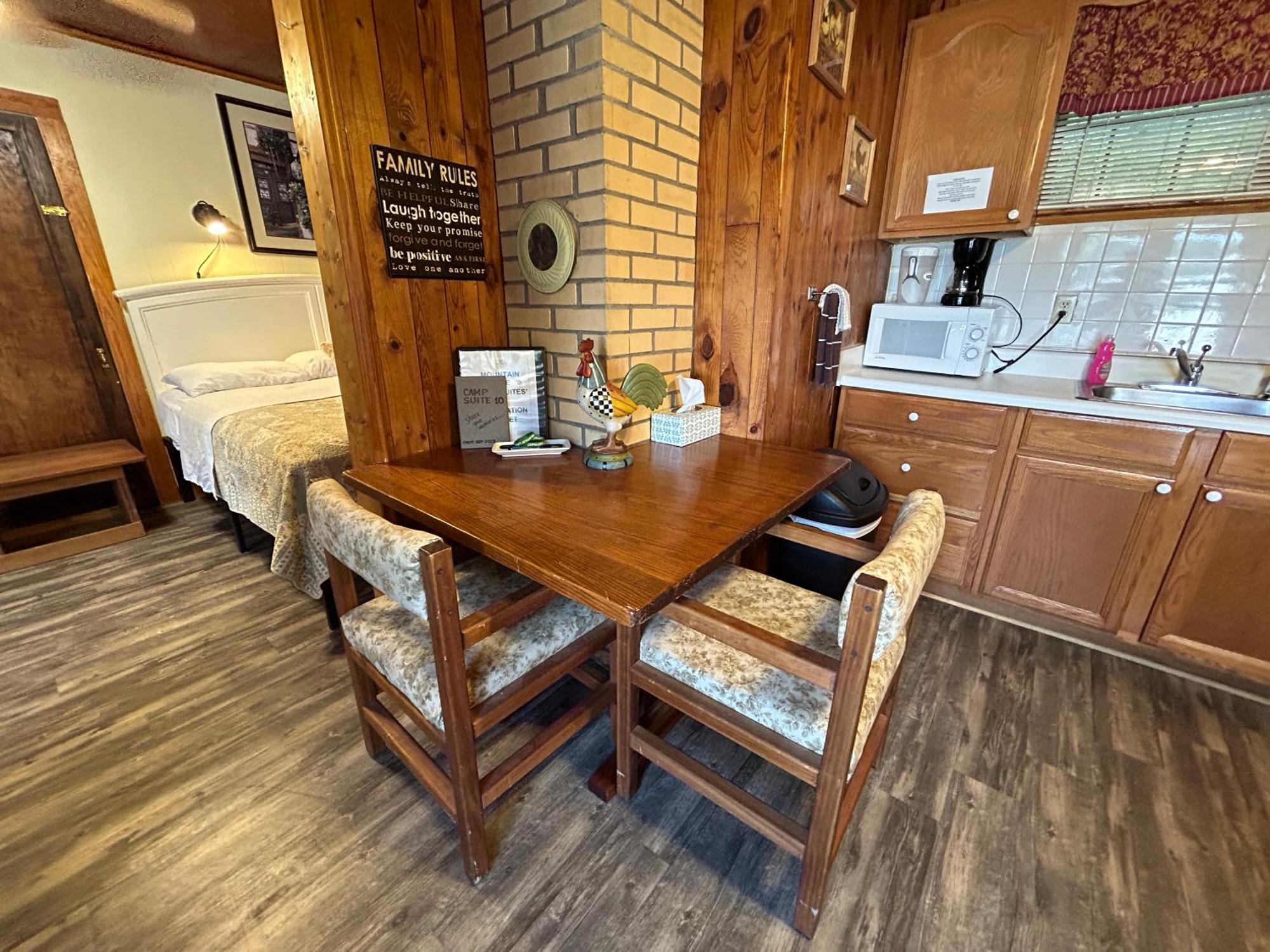 Mountain Lake Cottages ヘンダーソンビル エクステリア 写真